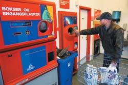 In the new Tomra 600 reverse vending machines, video cameras are used to recognize the shapes of different types of bottle, allowing them to be guided correctly through the machine and giving the customer the correct deposit return.  Photo: Rune Petter Ness