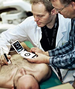 A handheld ultrasound device: The Vscan, developed by researchers at NTNU, SINTEF and St. Olavs Hospital in cooperation with Vingmed Sound, is the world’s first handheld ultrasound device.
