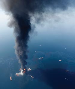 When disaster struck in the Gulf of Mexico, SINTEF was contacted by the oil company BP. The US Government estimates that approx. 5 million barrels of oil were discharged from the deep sea floor.” Photo: AP