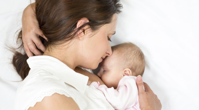 Ny forskning viser at amming er bra for mors hjerte.