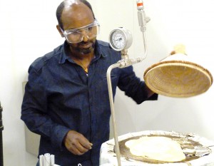 The inventor Asfafaw Tesfay in the process of baking injeras on his solar powered oven. Photo: Dag Håkon Haneberg