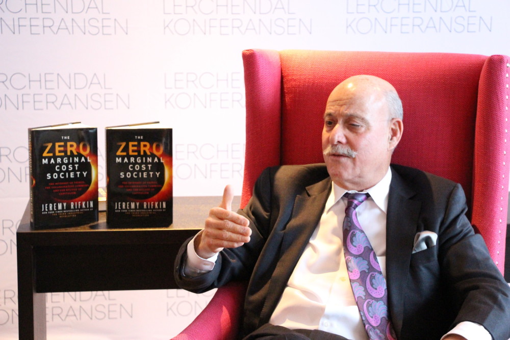 Jeremy Rifkin says the 3rd Industrial Revolution is coming, where micro energy generation and shared transport will reduce our carbon footprint and make our lives greener. But will Norway take a leadership role in making this transition?