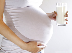 Mor bør få i seg probiotika gjennom for eksempel gjennom Biola allerede under svangerskapet. Foto: Thinkstock