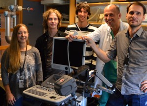 Dette er teamet bak den nye ultralydteknologien: Janne Beate Bakeng, Erik Smistad, Daniel Høyer Iversan, Kaj F. Johansen, og Frank Lindseth. Foto: Kathinka Høyden. 