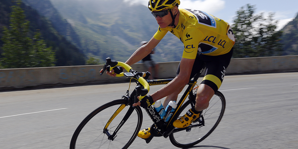 Team Sky-rytter Chris Froome beholdt den gule ledertrøya helt til mål i årets Tour de France. Her suser han avgårde på etappen Modane til Alpe d'Huez. Foto: Stefano Rellandini/ REUTERS