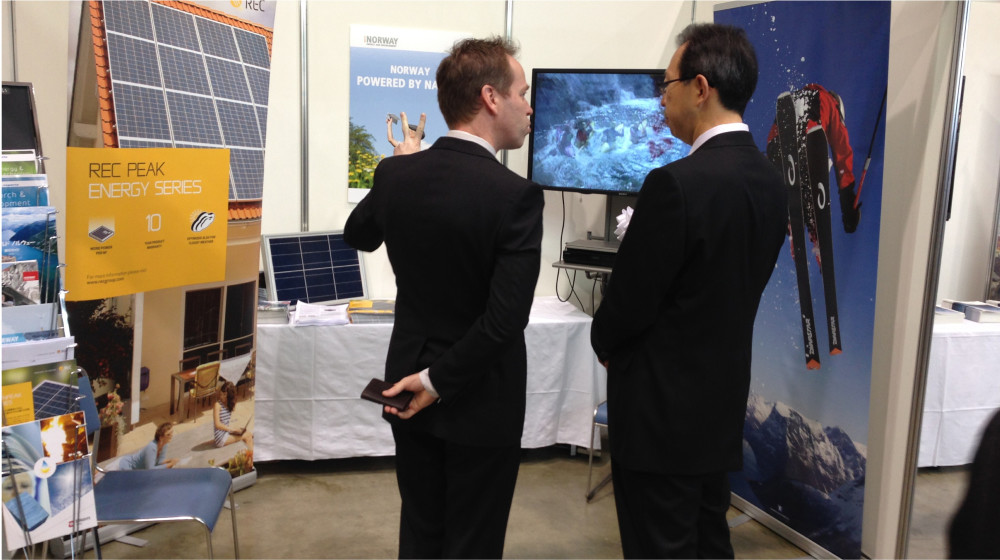 Mr. Masao Uchibori, Governor of Fukushima, and Dr. Svein Grandum, in front of the Norwegian booth at the Renewable Energy Industrial Fair in Fukushima, Japan in 2014. Photo: NorAlumniJapan