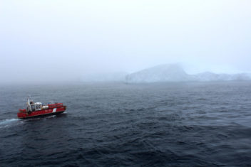 Foggy conditions make it difficult to see drifting icebergs, and then it’s helpful if a drone has GPS tagged them. Photo: Leif Andersson / The Offshore Newfoundland Research Expedition 2015