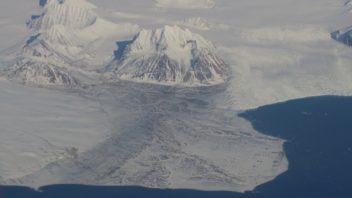 More than half of Svalbard is covered in glaciers. Photo: Nancy Bazilchuk, NTNU