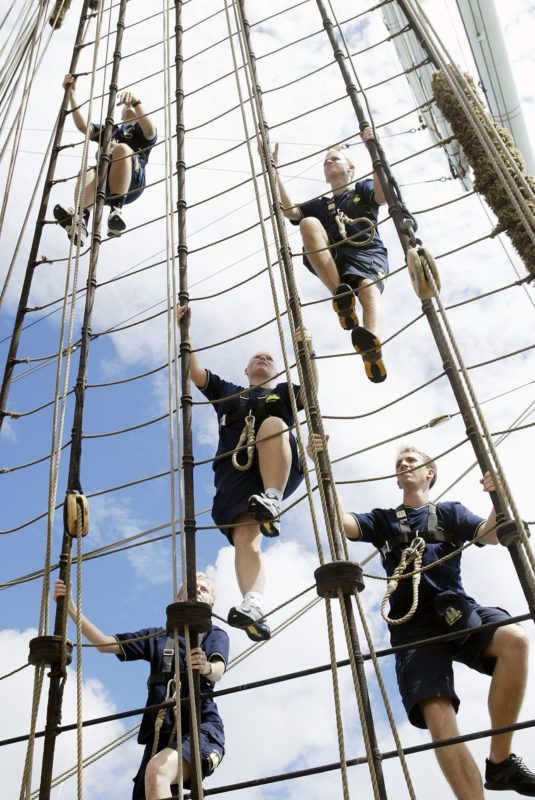 Cadets from the Norwegian Naval Academy during a previous expedition on Statsraad Lehmkuhl. These cadets were not among the ones that Kenneth Stålsett studied. Photo: Torgeir Haugaard, Norwegian Armed Forces
