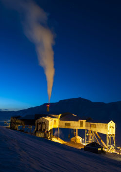 Aktivt kullkraftverk i Longyearbyen, Spitsbergen, Svalbard. Foto: © Roy Mangersnes / NN / Samfoto