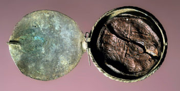 Wax seal in a case from a woman’s tomb under the church floor in Alstahaug church. Photo: Per E. Fredriksen, NTNU University Museum
