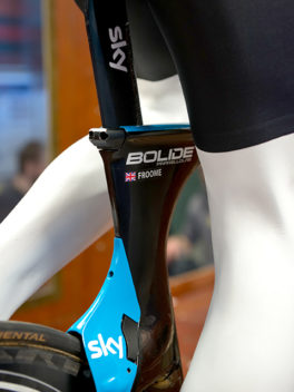 A 3D mannequin of Chris Froome sits on the Tour de France champion's own bicycle. Photo: Øyvind Buljo/NTNU
