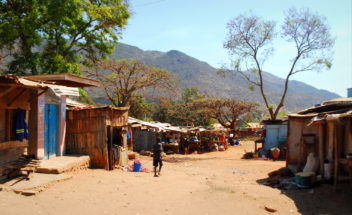 A small town in rural Kenya, near the Tanzanian border. Economist Jeffrey Sachs described the problems of poverty in villages like these in this way: "Millions of people die every year for the stupid reason [that] they are too poor to stay alive." Photo: Colourbox