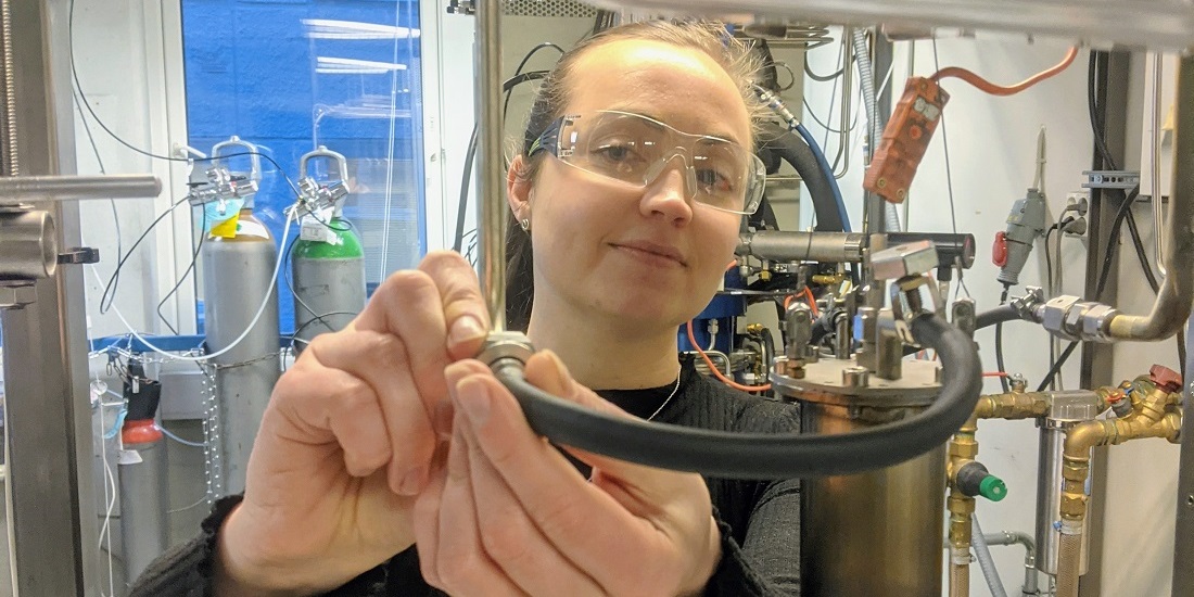 Trine Asklund Larssen in a lab