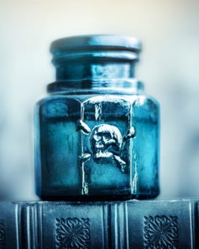 Glass,Poison,Bottle,With,Skull,And,Bones.,Danger,Sign,,Symbol