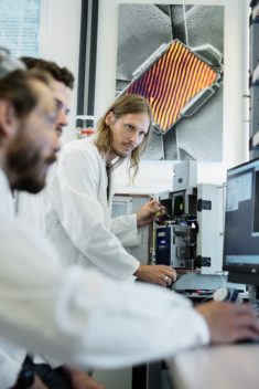 Dennis Meier in the lab with his colleagues