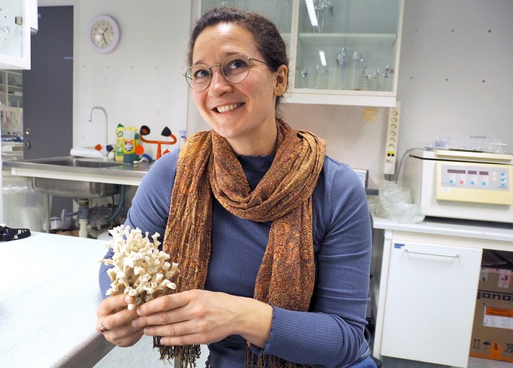 Lena van Giesen at the lab.