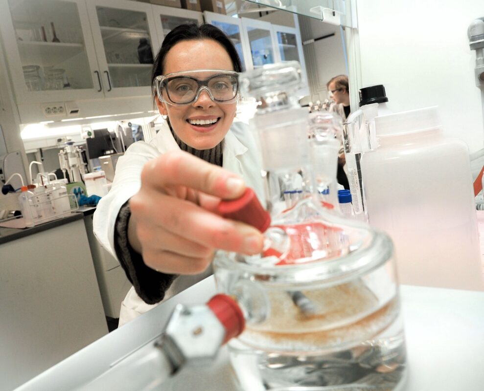 The picture shows Master's student Lejla Buzaljko in the lab.