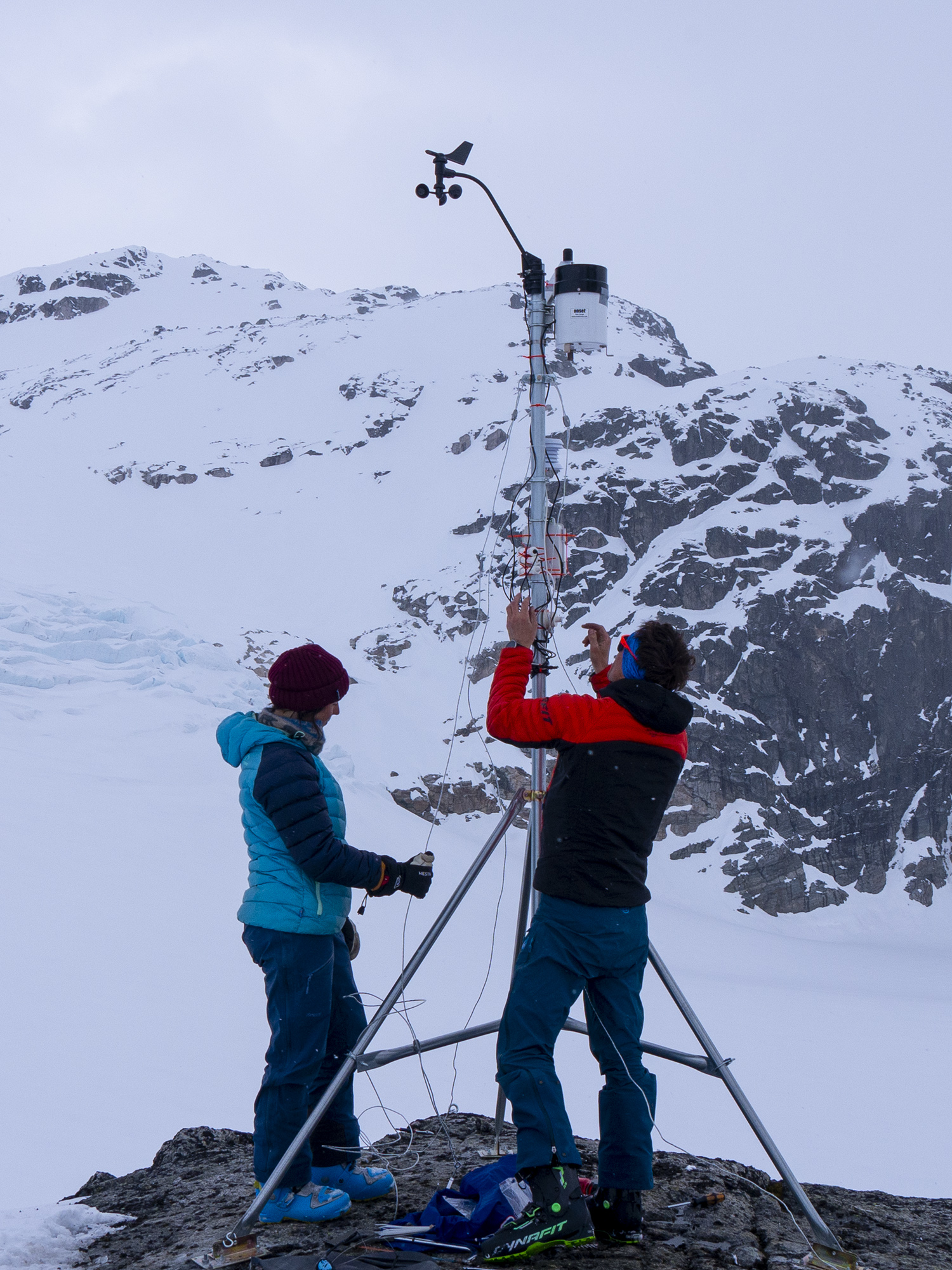 A group of researchers wants to help communities living close to melting glaciers. Photo shows scientists mounting equipment.