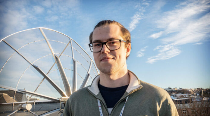 Simen Berg with antenna behind him