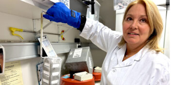 Tone Frost Bathen with prostate cancer samples. Photo.