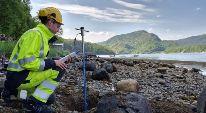 Thermal resistivity (heat resistance) describes how much a material resists heat conductivity. Soil materials like sand, crushed stone and other masses around power cables have great importance for the cable's current-carrying capacity. Photo: Kristian Solheim Thinn, SINTEF.
