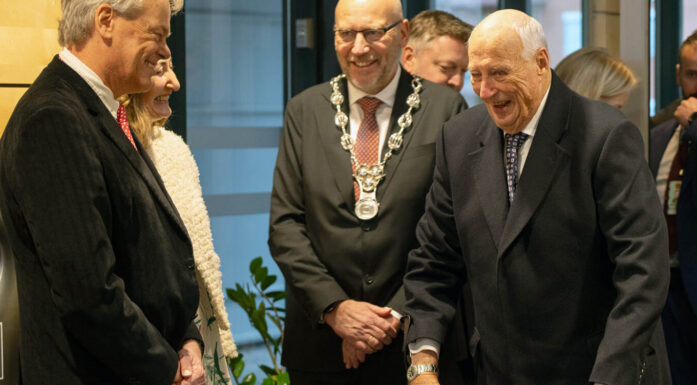 King Harald greeting neuroscientists Edvard Moser and May-Britt Moser, with NTNU Rector Tor Grande in the middle.